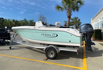 Robalo R180 Seafoam Green Boat
